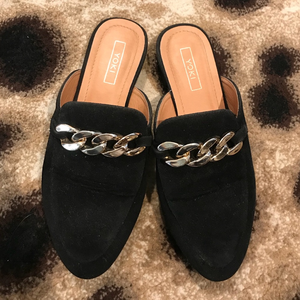 Black flat mule